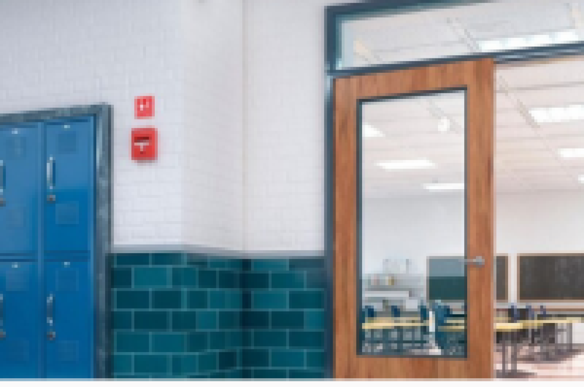 Pourquoi les &eacute;coles canadiennes modernisent leurs portes pour la s&eacute;curit&eacute; et l&rsquo;accessibilit&eacute;